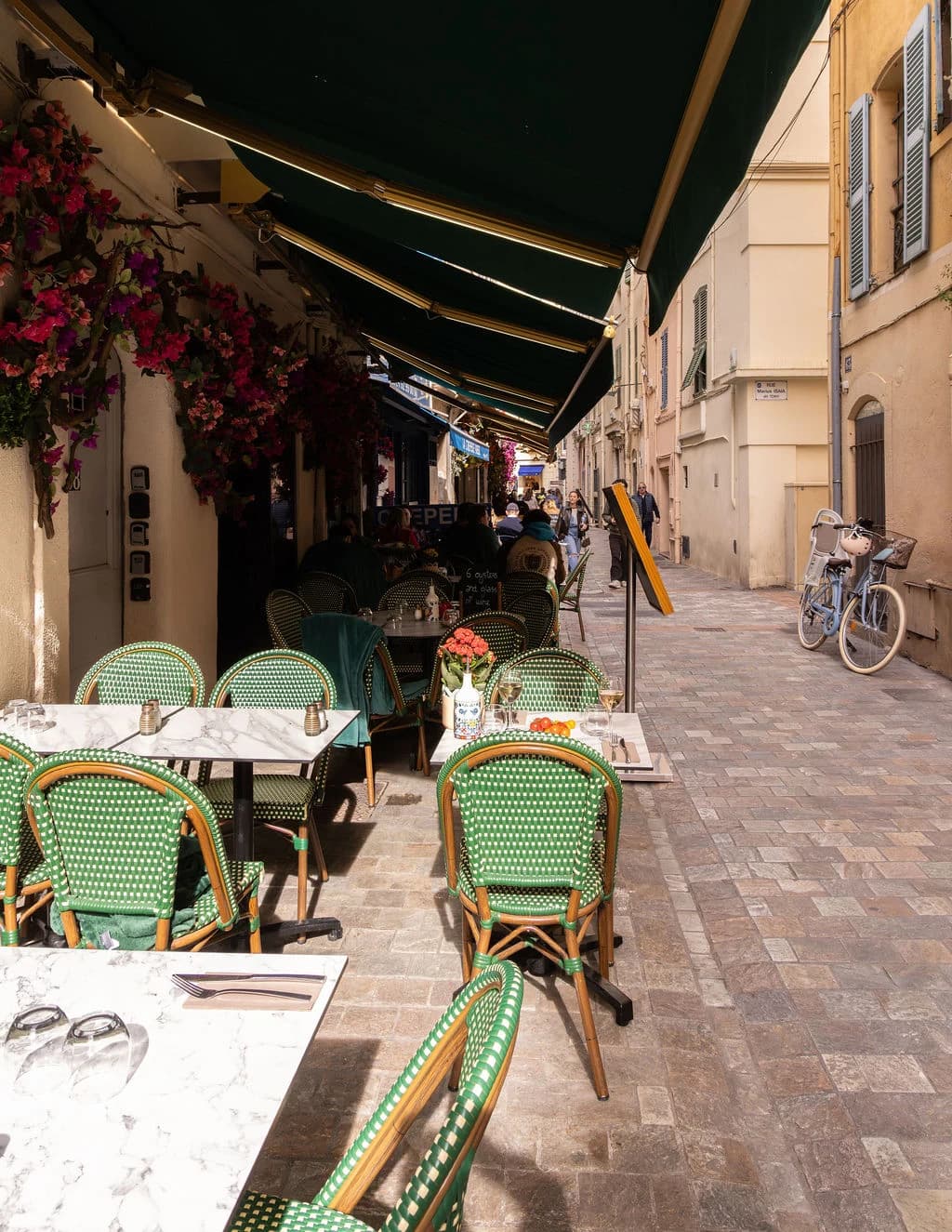 Le Bistrot de l'Écailler restaurant terrace