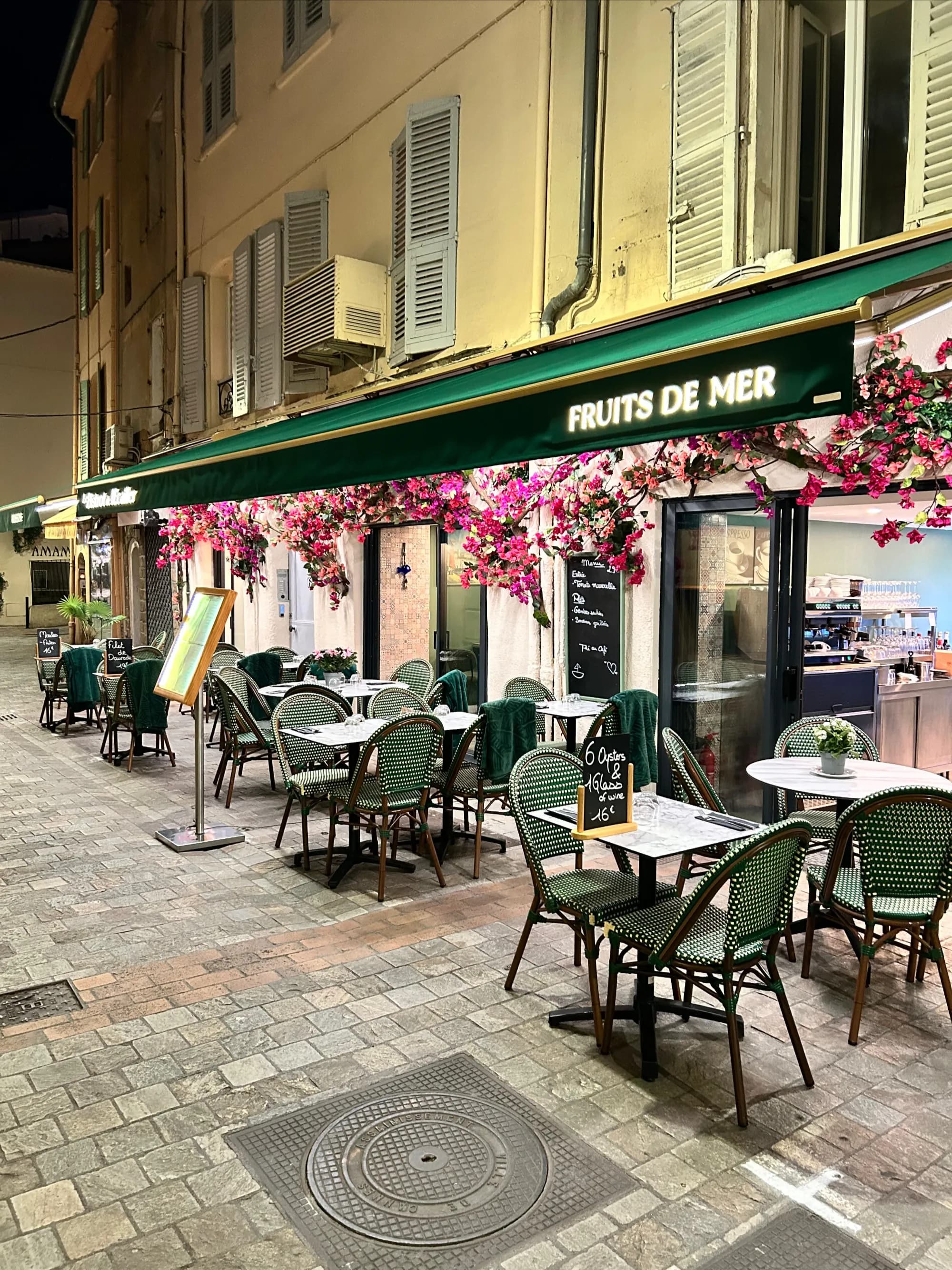 Le Bistrot de l'Écailler restaurant terrace